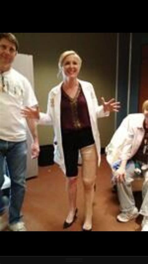 does jessica capshaw have both legs|Did Greys Anatomy Forget About Arizonas。